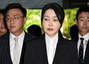 김건희 구속영장심사 시작…오늘밤 발부 여부 결정