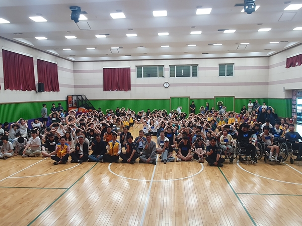 (사)동심이 주최하고 두빛나래사회적협동조합이 주관한 ‘제2회 성인발달장애인 같이, 가치 체육대회’가 지난 12일 오후 안산시 상록구에 위치한 한국선진학교 강당에서 개최됐다. 2025.8.12 /(사)동심 제공