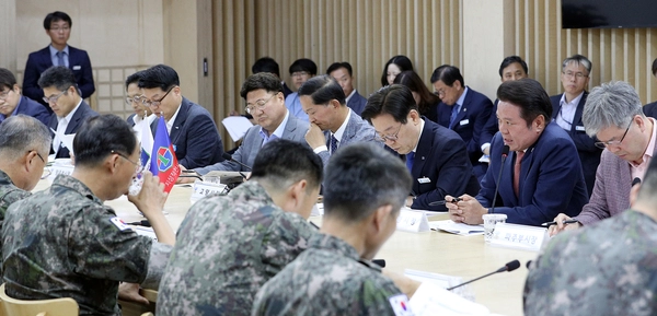 2019년 6월 20일 안양시, 경기도, 지상작전사령부 관계자들이 참가한 가운데 진행된 ‘탄약고 지중화 정책협의회’. /안양시 제공