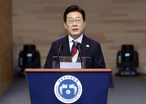 이재명 대통령이 지 15일 서울 세종문화회관에서 열린 80주년 광복절 경축식에서 경축사를 하고 있다. 2025.8.15 /대통령실통신사진기자단