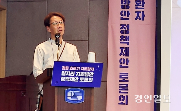 12년 전 39세로 알츠하이머 진단을 받은 일본인 탄노 토모후미씨가 14일 가톨릭대학교 인천성모병원 대강당에서 강연 중이다. 2025.8.14 /김성호기자 ksh96@kyeongin.com