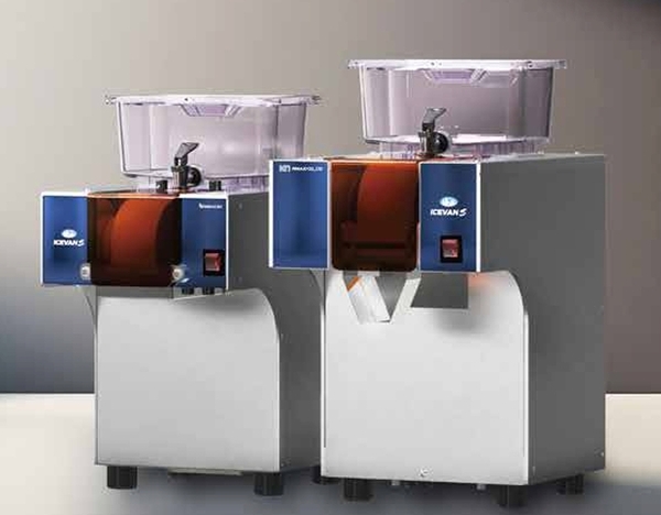 코리아나까조의 빙수기 아이스반-S. 눈꽃처럼 고운 얼음을 만들 수 있어 선호도가 높은 제품. /코리아나까조 제공