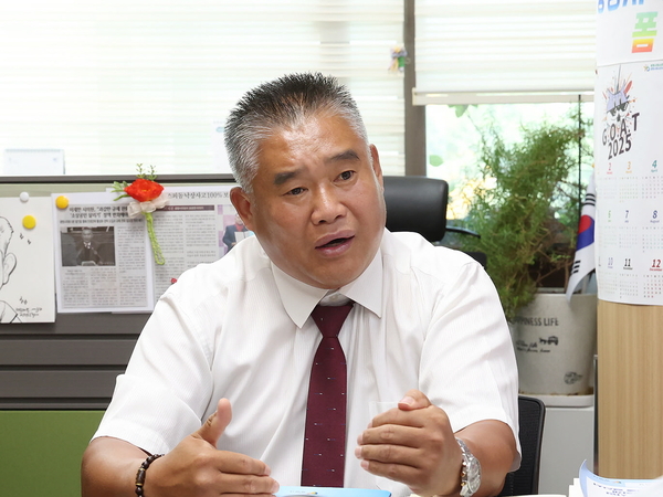 광명시의회 이재한 자치행정교육위원장이 상임위원장으로서 지난 1년간의 자신의 역할과 앞으로의 과제에 대해 설명하고 있다. /광명시의회 제공