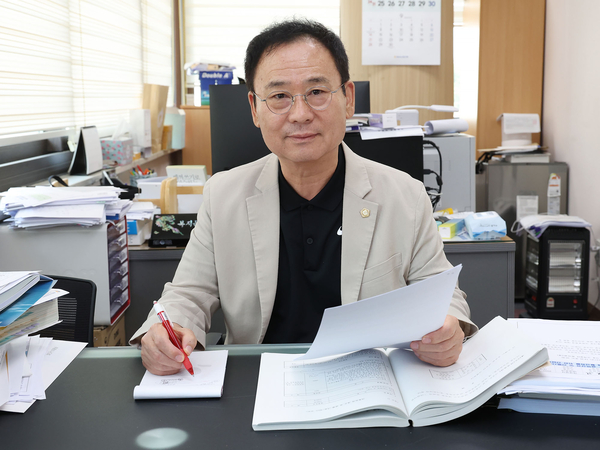 광명시의회 설진서 복지문화건설위원장이 자신의 의정철학을 소개하고 있다. /광명시의회 제공