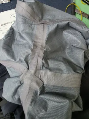새 우비가 빗물 샌다… 집배원 근무복이 왜 이럴까