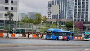 과천 지식정보타운 S4(푸르지오 라비엔오) 단지 앞 ‘정류소 이전’ 고심