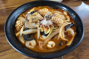 탁한 주황빛 국물, 이 녀석 세다… 땀구멍 열린 한 그릇 [웃기는 짬뽕]