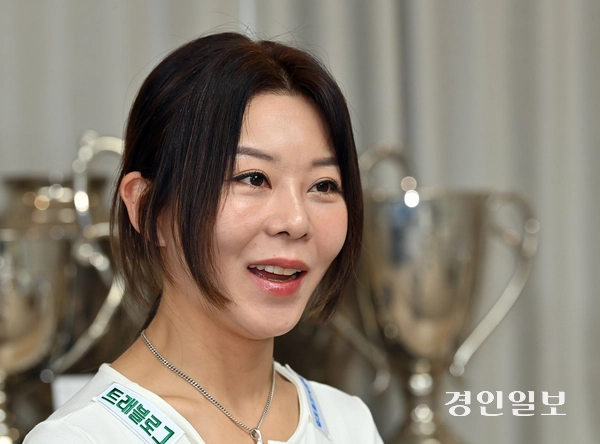 지난 11일 오후 경기도 고양의 개인 연습장에서 만난 LPBA 김가영 선수가 해외에서 활동하던 시절에 대해 이야기하고 있다. 2025.7.11 /김용국기자 yong@kyeongin.com