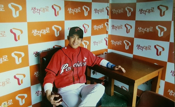 SK해운 재직 시절 문학 야구장에서 열린 계열사 야구 대회 출전했던 모습. /손수호 제공