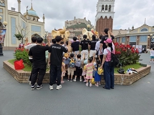 “아이들에게 색다른 경험”… ‘경찰 봉사단’ 가든버런티어, 보육원 아동들과 에버랜드 찾아