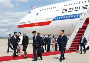 [한미 정상회담] 李대통령, 워싱턴 도착… 오늘 밤 ‘운명의 정상회담’