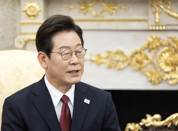 이재명 대통령이 25일(현지시간) 미국 워싱턴DC 백악관에서 도널드 트럼프 미국 대통령과 정상회담을 하고 있다. 2025.8.26 /연합뉴스