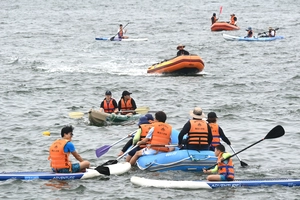 [화보] 물살 가르며 더위 탈출!