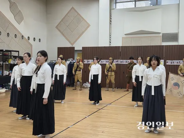 지난 21일 수원시립공연단이 시연한 창작 뮤지컬 ‘향화’. 이 작품은 오는 5일부터 사흘간 수원SK아트리움 무대에 오른다. 2025.8.21 /이시은기자 see@kyeongin.com