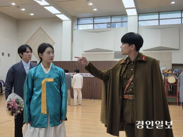 지난 21일 수원시립공연단이 시연한 창작 뮤지컬 ‘향화’. 이 작품은 오는 5일부터 사흘간 수원SK아트리움 무대에 오른다. 2025.8.21 /이시은기자 see@kyeongin.com