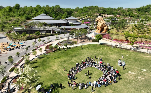 삼국유사의 신화와 설화가 살아 숨쉬는 대구 군위군 삼국유사테마파크. 단순한 놀이공원이 아니라 역사와 휴식, 체험이 어우러진 복합문화공간이다.