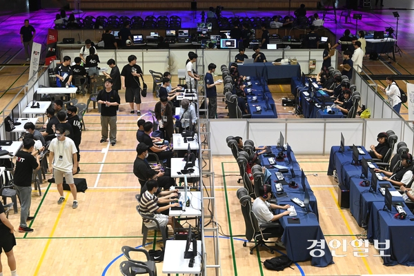 6일 오산시 오산오색문화체육센터 대체육관 일원에서 ‘2025 오산 e-스포츠 페스타’가 진행되고 있다. 2025.9.6 /최은성기자 ces7198@kyeongin.com