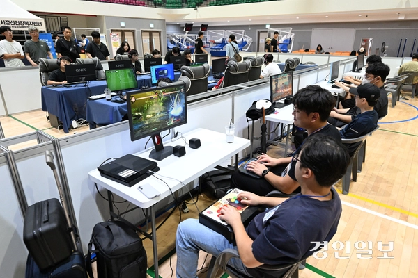 6일 오산시 오산오색문화체육센터 대체육관 일원에서 ‘2025 오산 e-스포츠 페스타’가 진행되고 있다. 2025.9.6 /최은성기자 ces7198@kyeongin.com