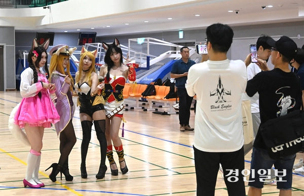 6일 오산시 오산오색문화체육센터 대체육관 일원에서 ‘2025 오산 e-스포츠 페스타’가 진행되고 있다. 2025.9.6 /최은성기자 ces7198@kyeongin.com