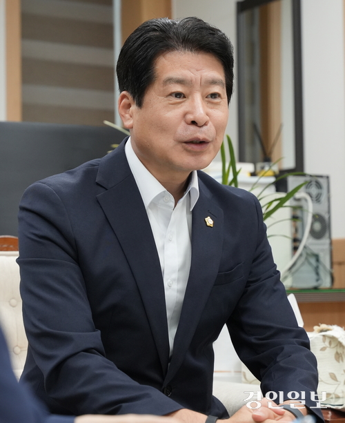 동두천시의회 황주룡 부의장은 “지역발전을 위해 작은 일부터 실천해 나가는 의정활동을 선보이겠다”고 강조했다. 2025.8.17 동두천/오연근기자 oyk@kyeongin.com