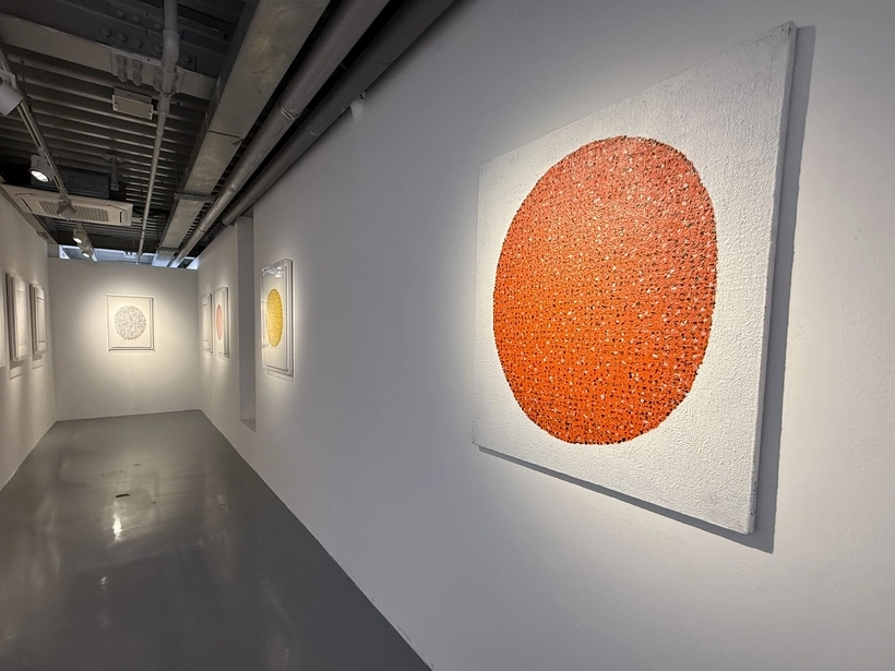 인천아트플랫폼 기획전 ‘틸팅 그라운드’에서 최초 공개되는 강하진 화백의 ‘자연율’ 연작(2018~2020년). 2025.8.28 /박경호기자 pkhh@kyeongin.com