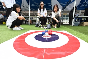 [포토] 용인 사회복지박람회, 게임 즐기는 시민들