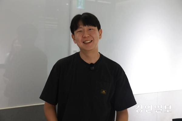 사용자 앱 활용 수준 격차를 줄이는 것도 이용재 대표가 고민하는 지점이다. 2025.9.1 /김도윤PD kjkdy02@kyeongin.com