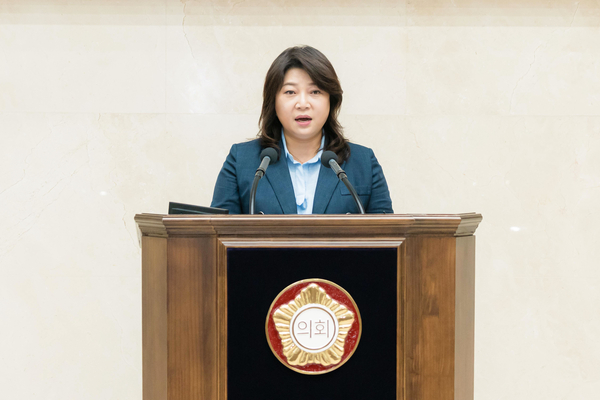 용인시의회 박희정 의원이 10일 열린 제295회 임시회 제2차 본회의에서 5분 자유발언을 하고 있다. /용인시의회 제공