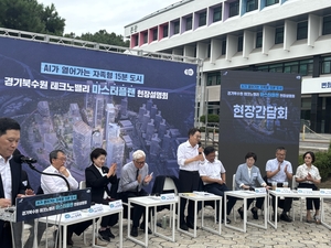 [영상+] 김동연 ‘달달버스’로 수원 투어…“전통과 현대 어우러진 도시”