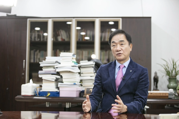 정장선 평택시장이 브레인시티 사업 추진에 대해 설명하고 있다. /평택시 제공