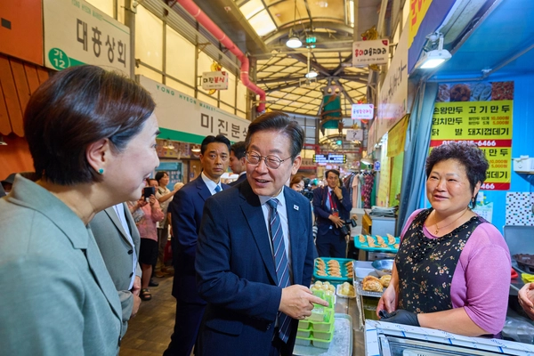 이재명 대통령이 지난 5일 인천 용현시장을 방문했다. 2025.9.5 /대통령실 제공