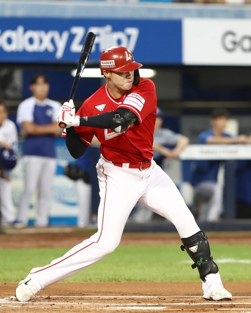 SSG 랜더스 류효승이 지난 11일 삼성 라이온즈와의 경기에서 타격하고 있다. /SSG 랜더스 제공