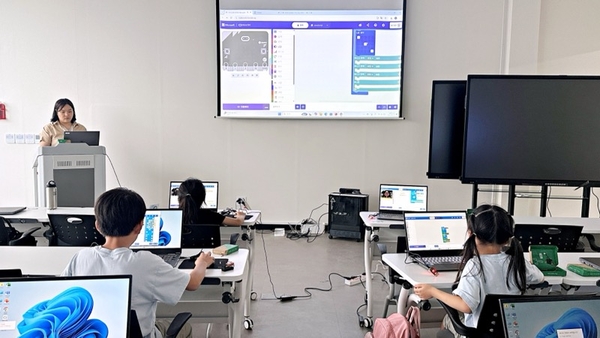 양주 서부권 디지털역량강화센터가 최근 광적면에서 얼마 전 문을 연 가운데 어린이 시민들이 디지털 교육에 참여하고 있다. /양주시 제공