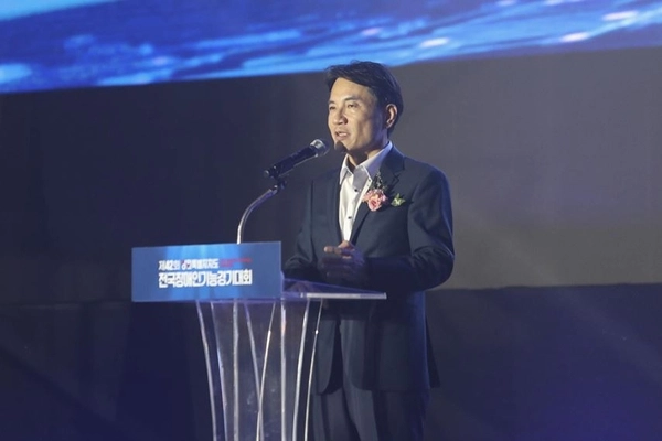 김진태 강원도지사가 16일 강릉스피드스케이팅경기장에서 열린 ‘제42회 전국장애인기능경기대회’ 개회식에 참석해 환영사를 하고 있다. 이번 대회는 40개 직종에 465명이 참여한 가운데 19일까지 4일간 진행될 예정이다. 2025.9.16 /한국장애인고용공단 제공