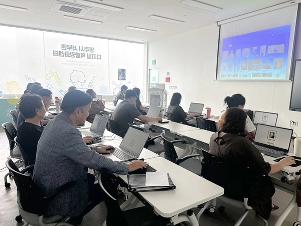 양주 서부권 디지털역량강화센터가 최근 광적면에서 얼마 전 문을 연 가운데 시민들이 디지털 교육에 참여하고 있다. /양주시 제공