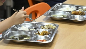 첫술도 못뜬 경기도교육청 학생 조식