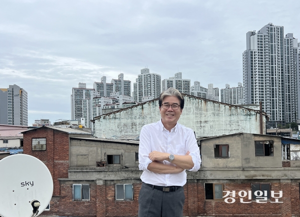 유동현 전 인천시립박물관장은 “양키시장은 단순한 시장을 넘어 한국전쟁의 흔적을 담고 있는 역사의 한 부분”이라며 “우리의 힘들었던 그 시대를 담고 있던 역사의 한 막이 끝이 난다”고 말했다. 2025.9.12 /유진주기자 yoopearl@kyeongin.com