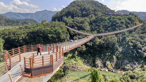 포천 한탄강 Y자형 출렁다리. /포천시 제공