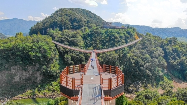 포천 한탄강 Y자형 출렁다리. /포천시 제공