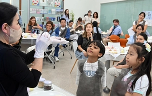 [포토] ‘송편 만들기’ 색다른 체험