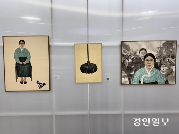 신재호 작가는 김마리아 선생이 어떤 마음으로 독립운동에 참여했는지를 상상하며 이를 현대적 회화 언어로 기록했다. 2025.8.11 /한규준기자 kkyu@kyeongin.com