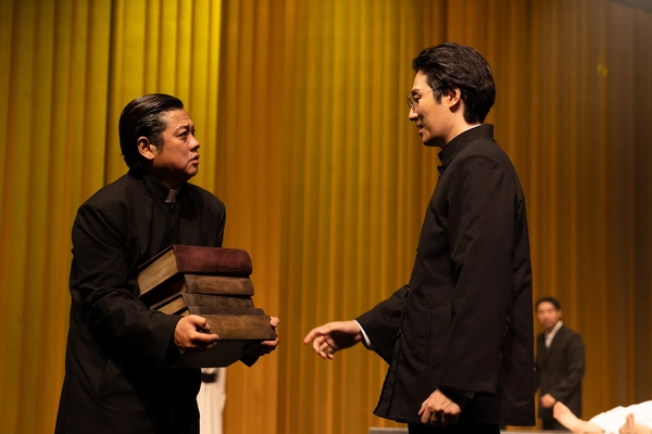 인천시립극단 창단 35주년 기념 공연 ‘시련’의 한 장면. /인천문화예술회관 제공