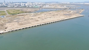 인천 신항 1-2단계 컨테이너 부두 내년 1분기 착공… 국내 최초 ‘U타입’ 배치