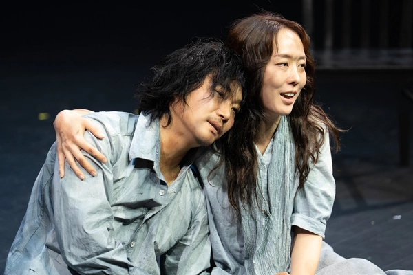 인천시립극단 창단 35주년 기념 공연 ‘시련’의 한 장면. /인천문화예술회관 제공