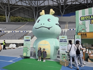 ‘캐릭터 축제’로 저변 넓힌 ‘용인시민의 날’… 수지·기흥·처인 모두 ‘조아용’