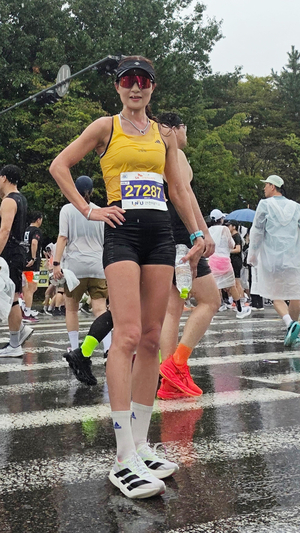 [2025 송도국제마라톤-영광의 얼굴] ‘하프코스 여자부 우승’ 김주연