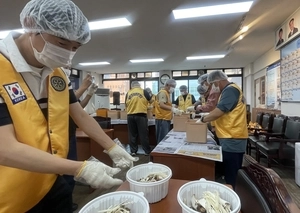 [포토] 가평로타리클럽, 추석 맞아 드림스타트 가족에 ‘따뜻한 음식나눔’