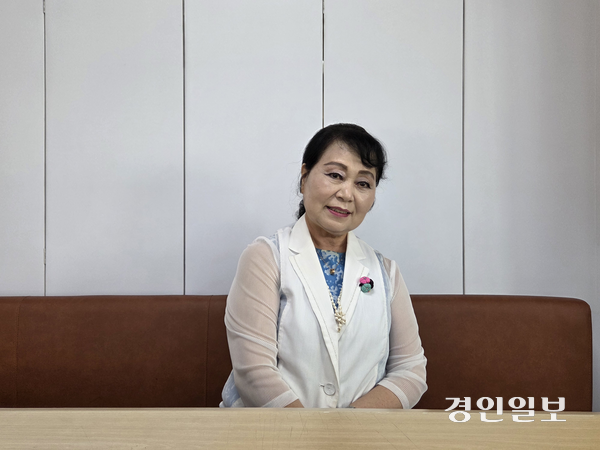 1990년 경인일보 신춘문예 시조 부문 당선자인 진순분 작가를 지난 10일 수원문인협회에서 만났다. 2025.9.10 /이시은기자see@kyeongin.com