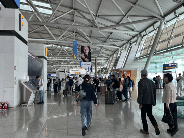 ‘연휴 내내’ 파업 지속하는 인천공항··· 불안한 여객들 “새벽에 출발했어요”