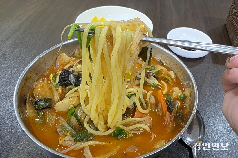 두툼한 면발. /황성규기자 homerun@kyeongin.com